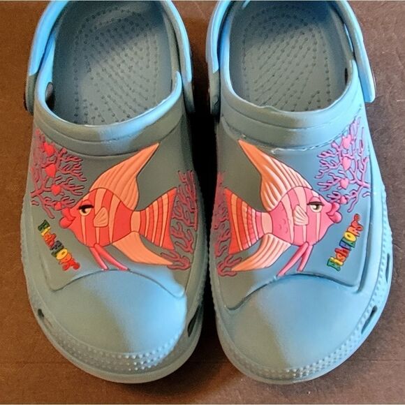 KIDS BLUE CROCS WITH PINK 🐟 🐠 - Picture 6 of 16